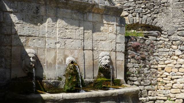 CASTELLET-EN-LUBERON 