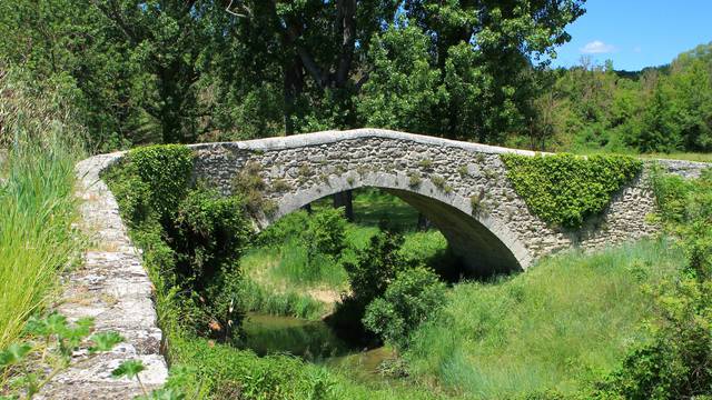 Village de Céreste - Pont roman 