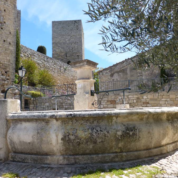 Village de Caseneuve dans le Luberon